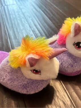 Lot of (2) slippers / slides size 2/3Y